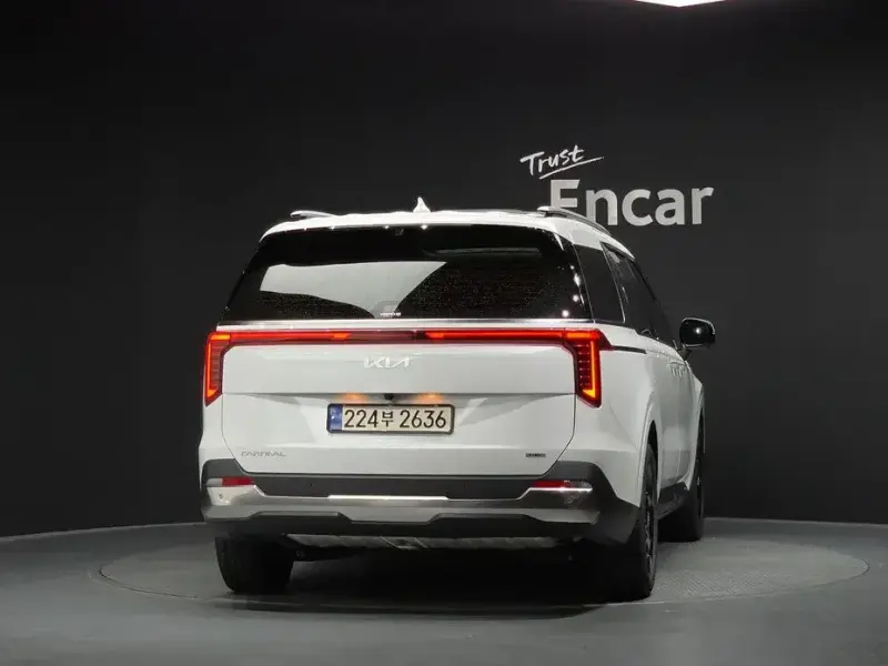 2024 Kia Carnival с пробегом 19 564 км
