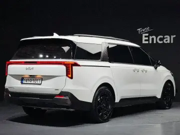 2025 Kia Carnival с пробегом 12 051 км