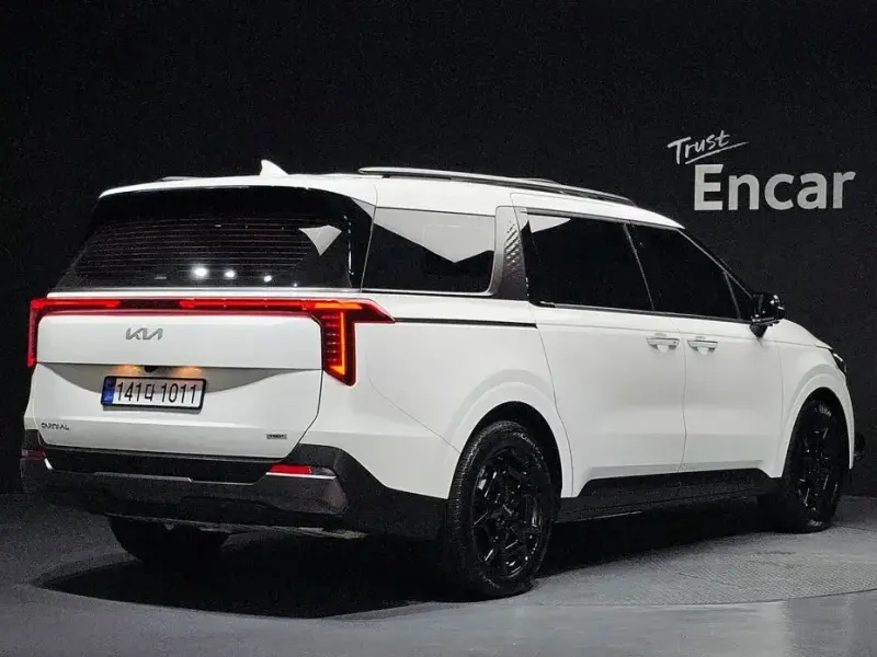 2025 Kia Carnival с пробегом 12 051 км