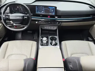 2025 Kia Carnival с пробегом 12 051 км