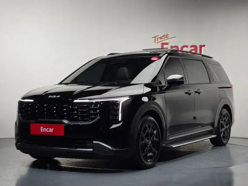 2025 Kia Carnival с пробегом 4 951 км