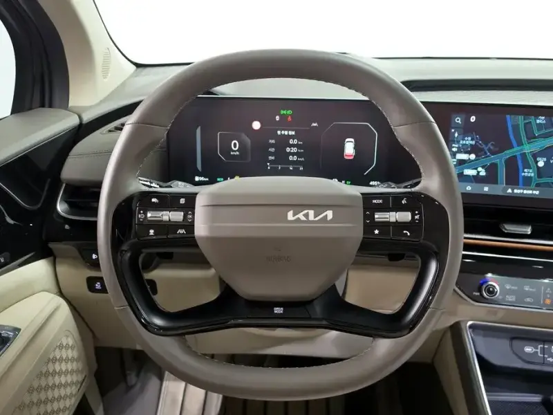 2025 Kia Carnival с пробегом 4 951 км