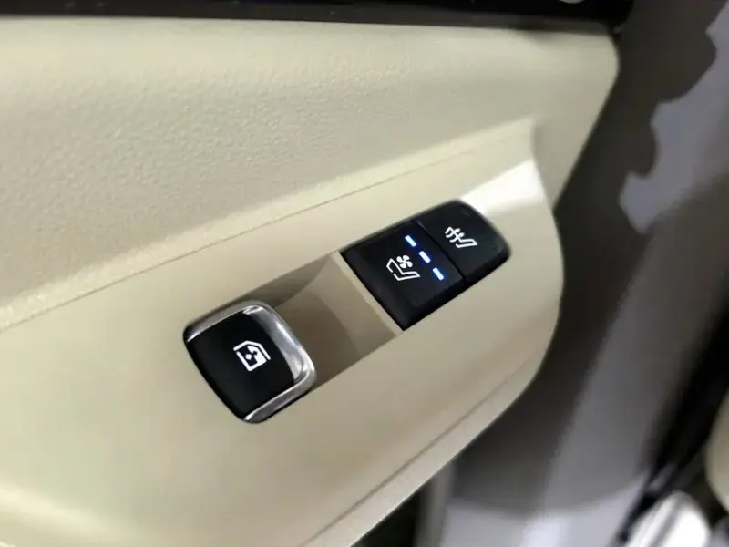 2025 Kia Carnival с пробегом 4 951 км