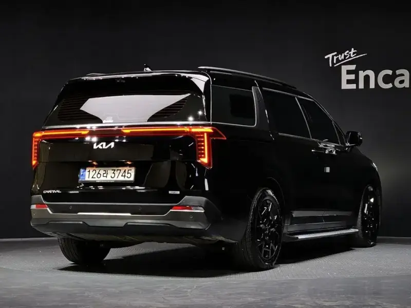 2024 Kia Carnival с пробегом 28 003 км
