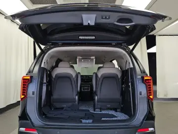 2024 Kia Carnival с пробегом 28 003 км