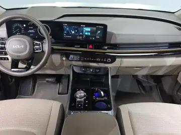 2024 Kia Carnival с пробегом 12 404 км
