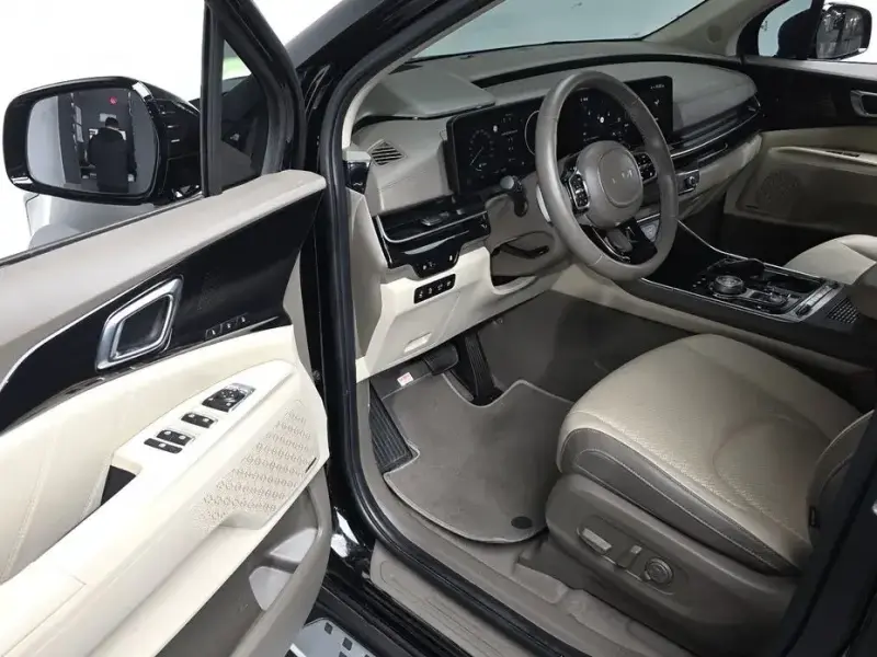 2024 Kia Carnival с пробегом 12 404 км