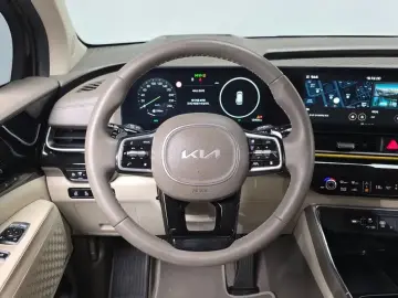 2024 Kia Carnival с пробегом 12 404 км