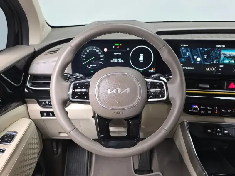 2024 Kia Carnival с пробегом 12 404 км