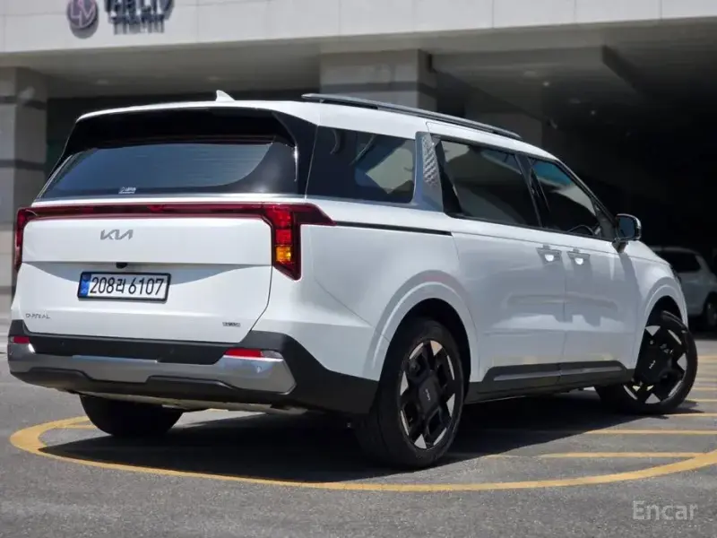 2025 Kia Carnival с пробегом 18 475 км