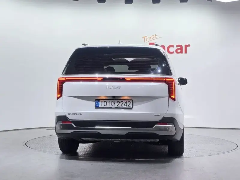 2024 Kia Carnival с пробегом 47 854 км