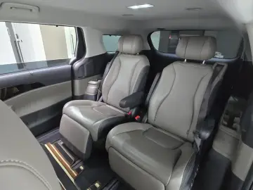 2024 Kia Carnival с пробегом 31 183 км