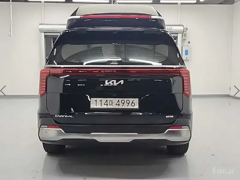 2025 Kia Carnival с пробегом 9 983 км