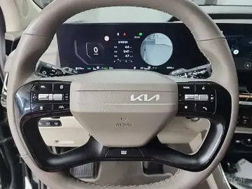 2025 Kia Carnival с пробегом 9 983 км