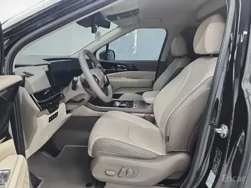 2025 Kia Carnival с пробегом 9 983 км