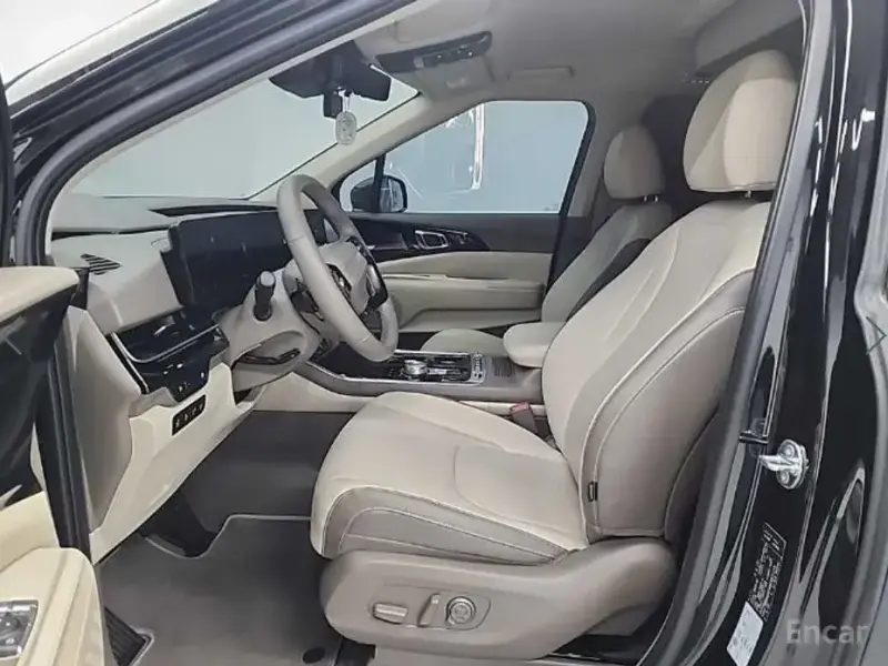 2025 Kia Carnival с пробегом 9 983 км