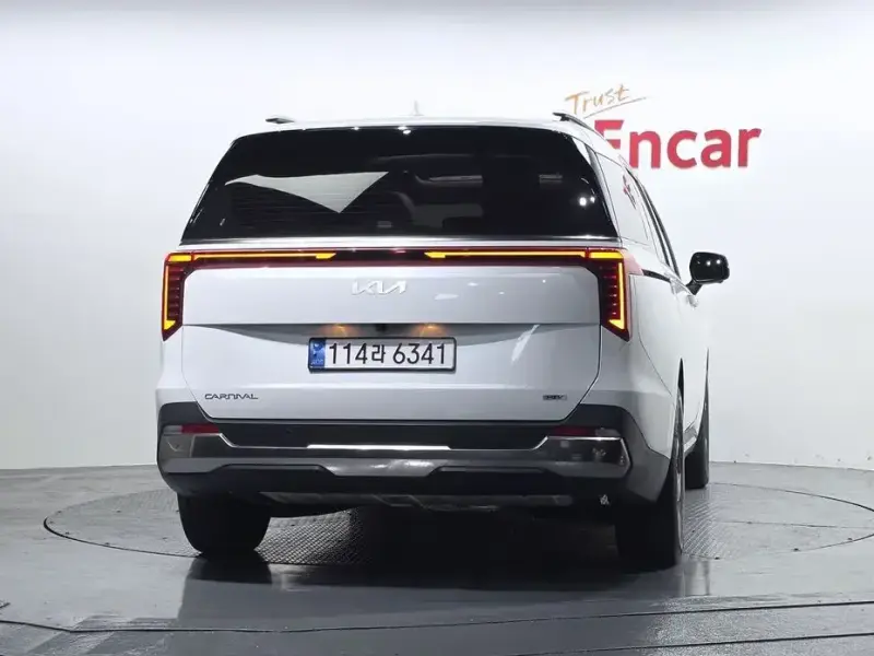 2024 Kia Carnival с пробегом 9 946 км