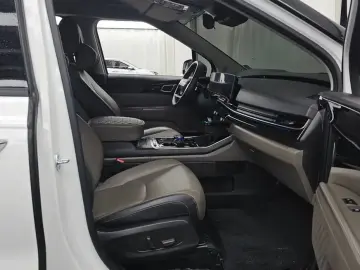 2025 Kia Carnival с пробегом 28 961 км