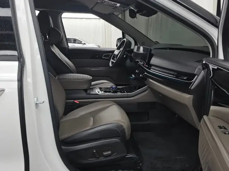 2025 Kia Carnival с пробегом 28 961 км