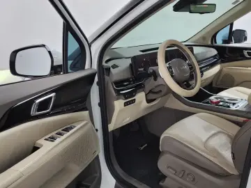 2024 Kia Carnival с пробегом 15 183 км