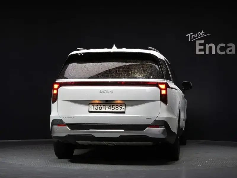 2025 Kia Carnival с пробегом 7 990 км
