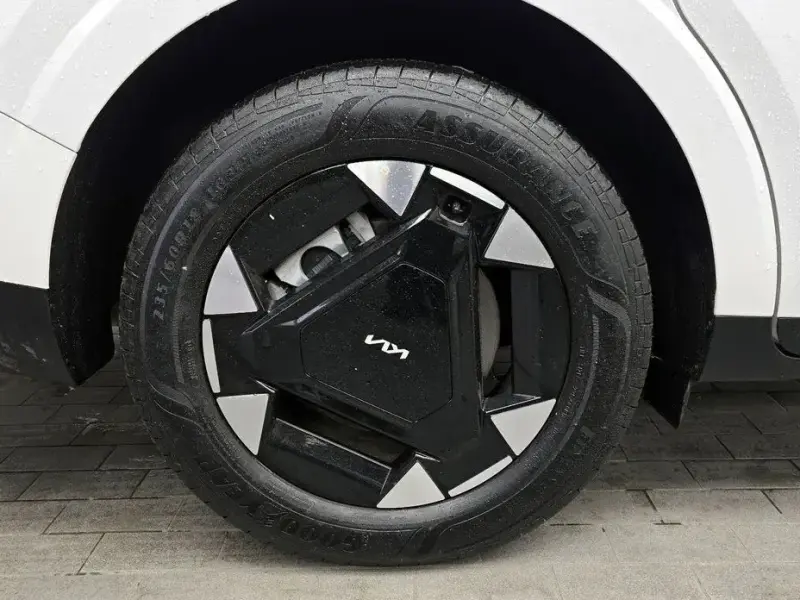 2025 Kia Carnival с пробегом 7 990 км