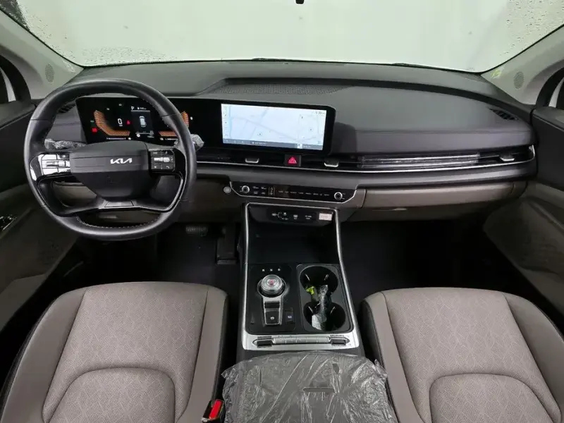 2025 Kia Carnival с пробегом 7 990 км