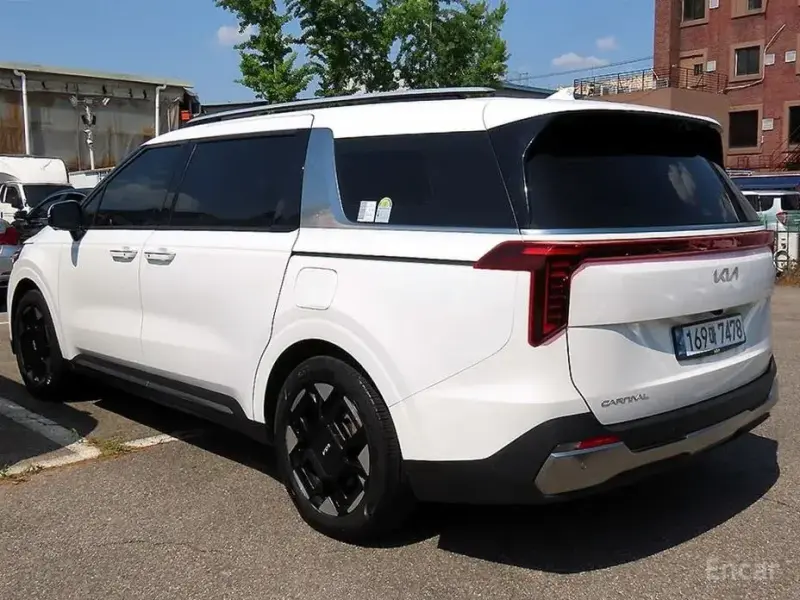 2024 Kia Carnival с пробегом 22 527 км