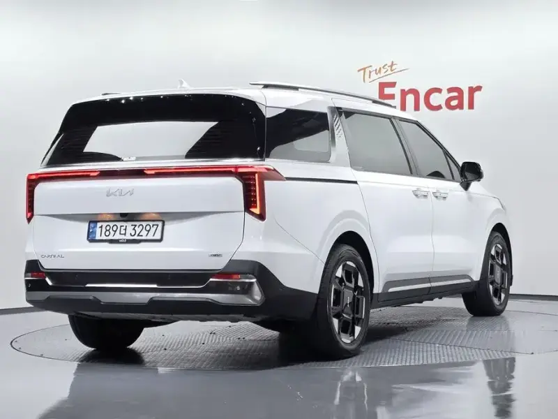 2025 Kia Carnival с пробегом 40 731 км