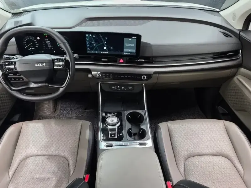 2025 Kia Carnival с пробегом 40 731 км