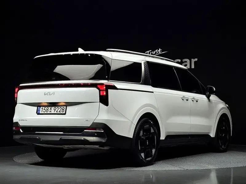 2024 Kia Carnival с пробегом 36 031 км