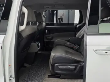 2025 Kia Carnival с пробегом 40 731 км