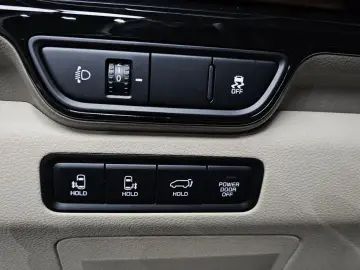 2025 Kia Carnival с пробегом 2 478 км