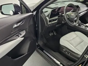 2024 Cadillac XT4 с пробегом 6 177 км