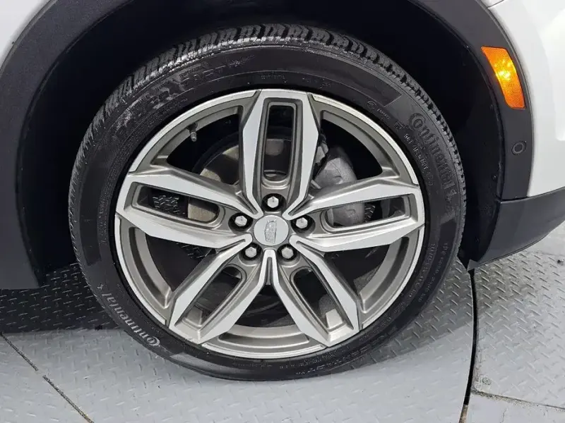2022 Cadillac XT4 с пробегом 40 948 км