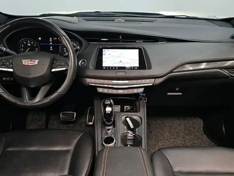 2022 Cadillac XT4 с пробегом 40 948 км