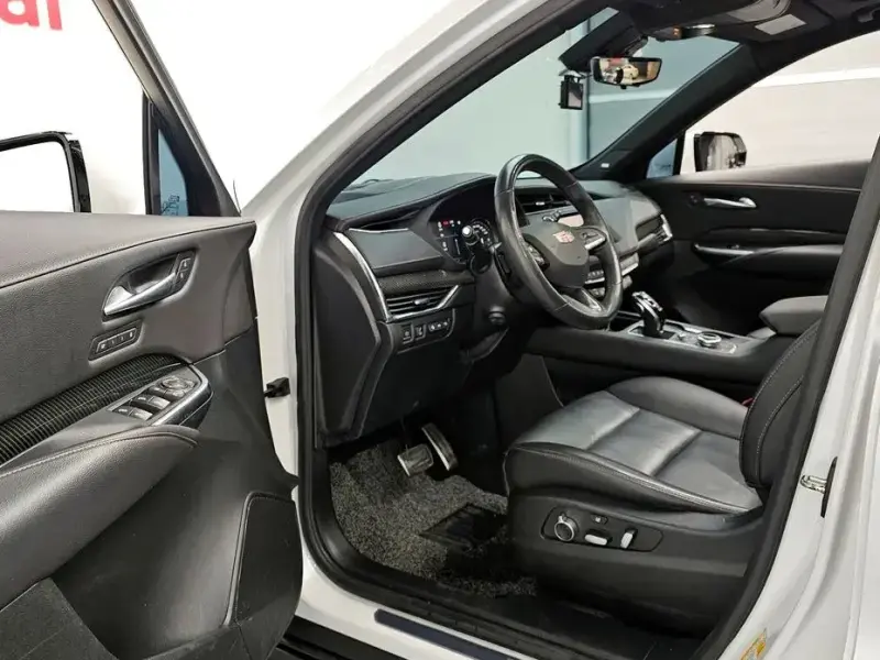 2022 Cadillac XT4 с пробегом 40 948 км