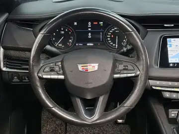 2022 Cadillac XT4 с пробегом 40 948 км