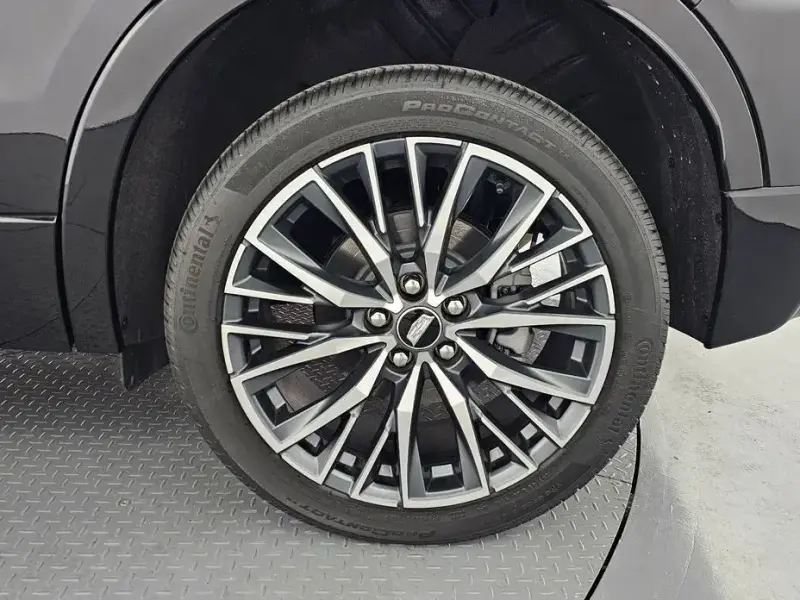 2024 Cadillac XT4 с пробегом 6 177 км