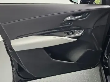 2024 Cadillac XT4 с пробегом 6 177 км