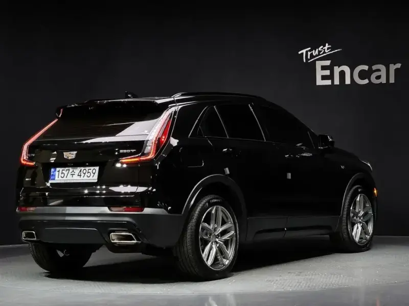 2023 Cadillac XT4 с пробегом 14 290 км