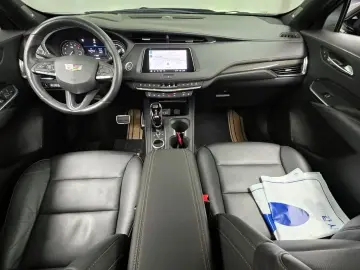 2023 Cadillac XT4 с пробегом 14 290 км