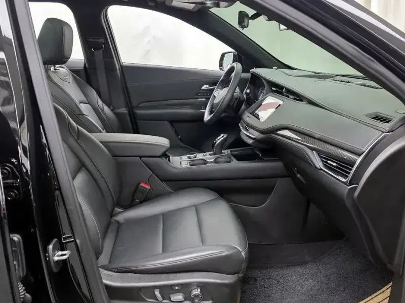 2023 Cadillac XT4 с пробегом 14 290 км