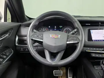 2023 Cadillac XT4 с пробегом 14 290 км
