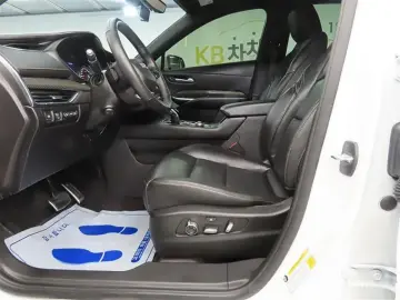 2023 Cadillac XT4 с пробегом 15 982 км