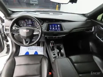 2023 Cadillac XT4 с пробегом 15 982 км