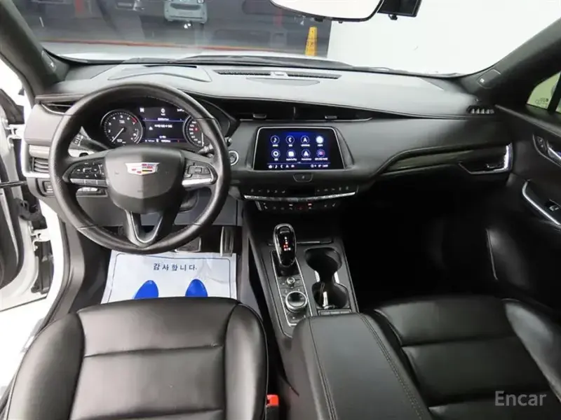 2023 Cadillac XT4 с пробегом 15 982 км