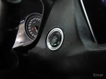 2023 Cadillac XT4 с пробегом 15 982 км