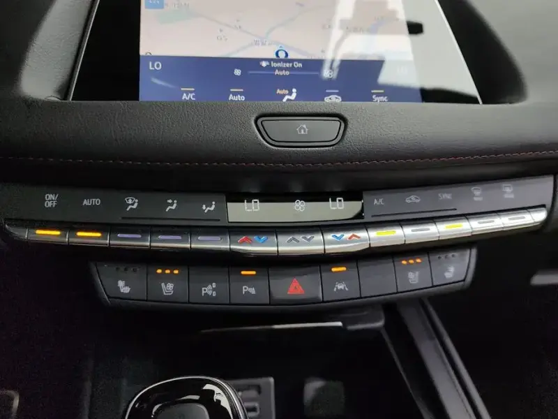 2022 Cadillac XT4 с пробегом 88 928 км