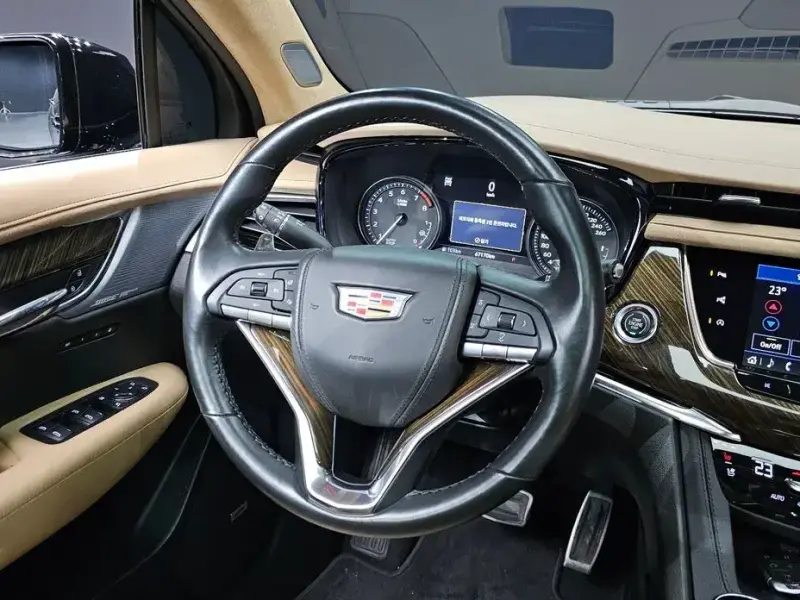 2022 Cadillac XT6 с пробегом 67 170 км